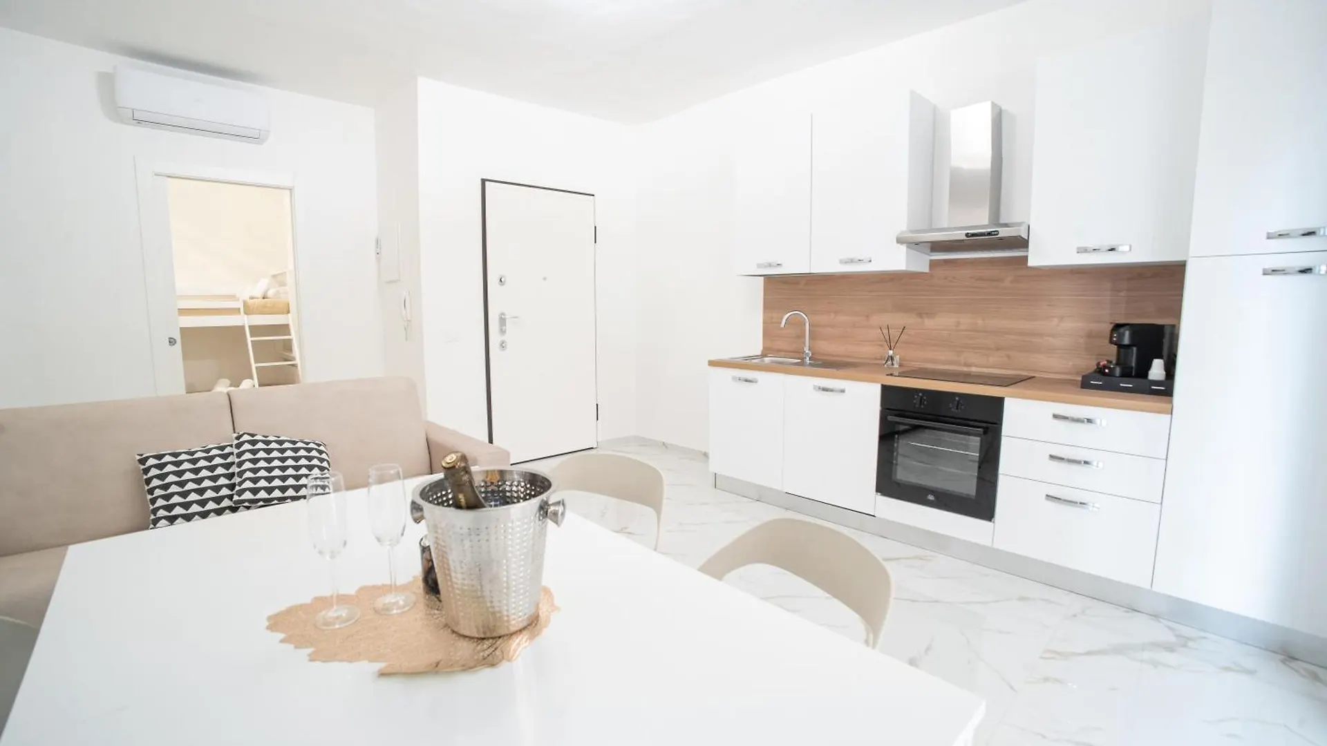 The Siva Apartments - Via Volta, 165 Sanremo Italy